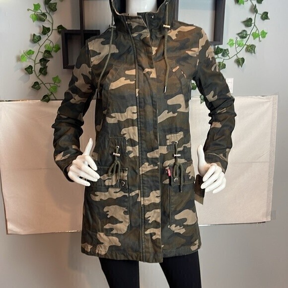 LEVI'S The Jess Cotton Fishtail Hooded Parka Jacket Green Camo Size XS - Picture 2 of 8